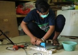 Pesantren Fathul Ulum Jombang memiliki produk unggulan yakni pembuatan booth yang sudah dipasarkan di seluruh Indonesia.